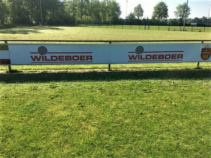 Nieuwe bordsponsor vv Hoonhorst - Foto: Ingezonden foto