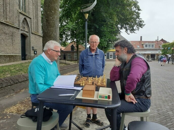 Nieuwe hoofdsponsor schaakvereniging DS1972 - Foto: William uit Dedemsvaart