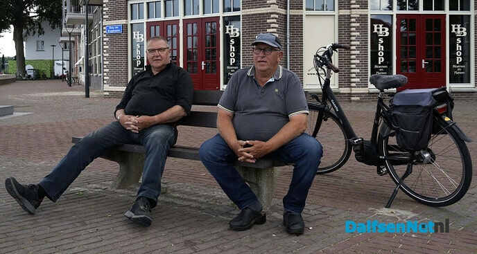 Waar blijft nieuwe Vechtbrugbank - Foto: Paul Scholten