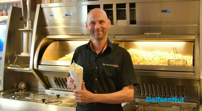Laatste werkdag bij de Snackcorner voor Paultje patat - Foto: Johan Bokma
