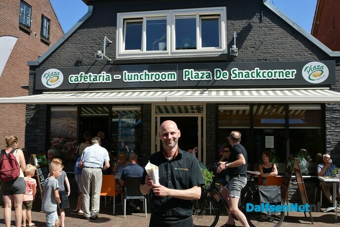 Laatste werkdag bij de Snackcorner voor Paultje patat - Foto: Johan Bokma