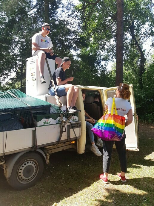 Coronaproof sekspraatjes op jongerencamping Dennenoord - Foto: Ingezonden foto