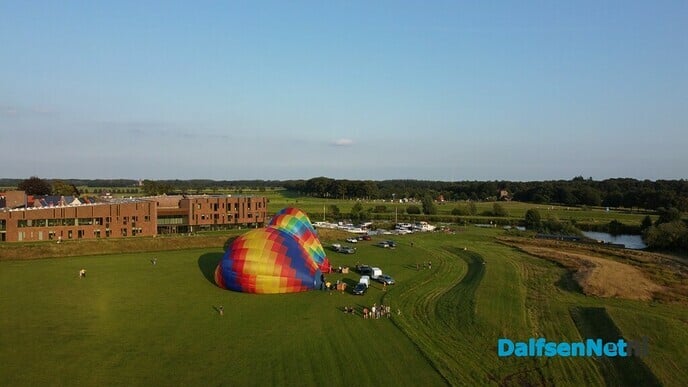 Luchtballonnen kiezen het luchtruim - Foto: Ingezonden foto