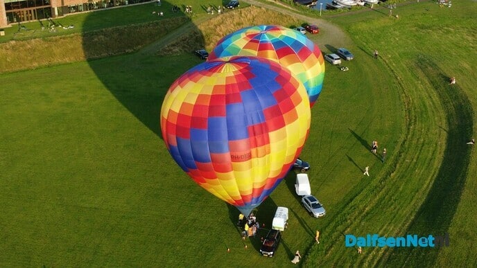 Luchtballonnen kiezen het luchtruim - Foto: Ingezonden foto