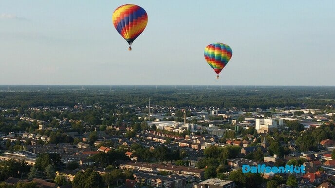Luchtballonnen kiezen het luchtruim - Foto: Ingezonden foto