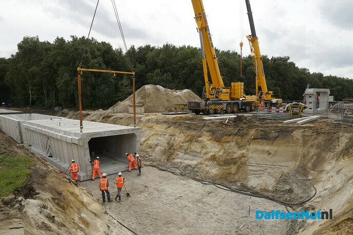 Drukke werkzaamheden aan tunnel Welsummerweg - Foto: Paul Scholten