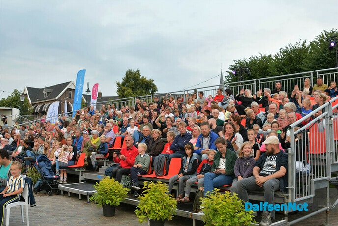 Een spetterend spektakel aan de Vecht in Ommen - Foto: Johan Bokma