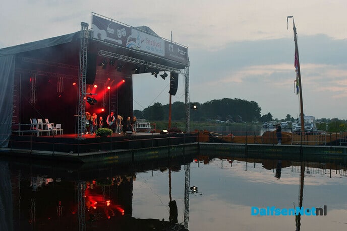 Een spetterend spektakel aan de Vecht in Ommen - Foto: Johan Bokma