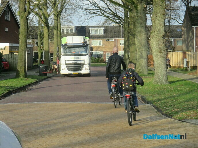 Op de fiets naar school - Foto: Ingezonden foto