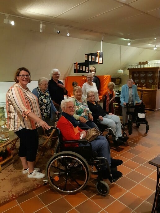 Bezoekers dagbesteding bezoeken het Palthehof - Foto: Ingezonden foto
