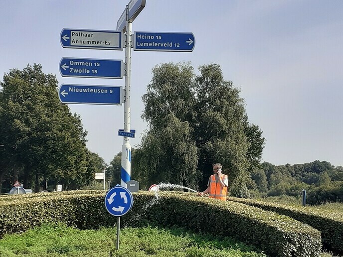 Sproeien tegen de droogte - Foto: William uit Dedemsvaart