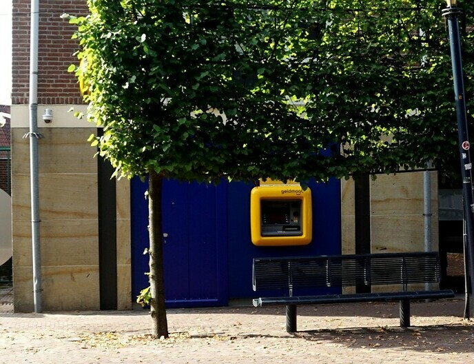 Geldmaat bij voormalige Rabobank - Foto: Ingezonden foto