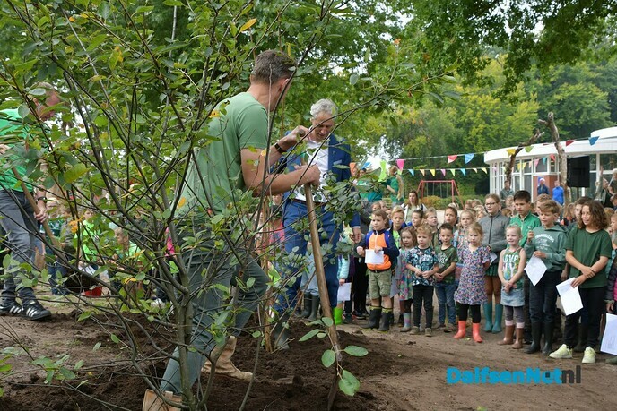 Het Groene Schoolplein (KBS) De Polhaar officieel geopend - Foto: Johan Bokma