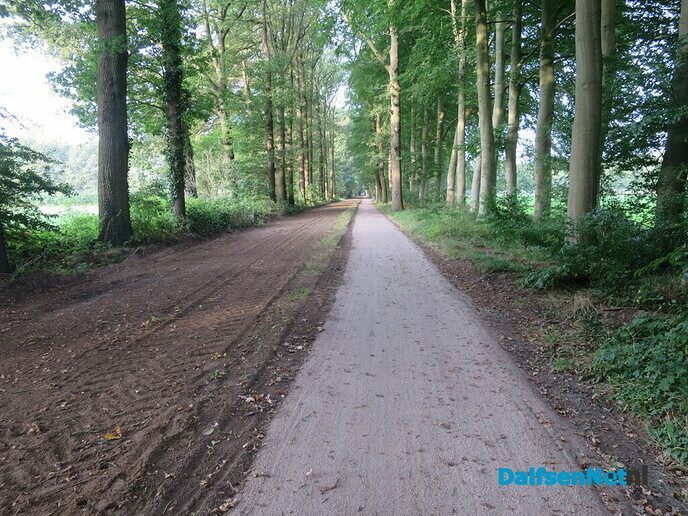 Het vernieuwde fietspad ligt er “gelikt” bij - Foto: Wim