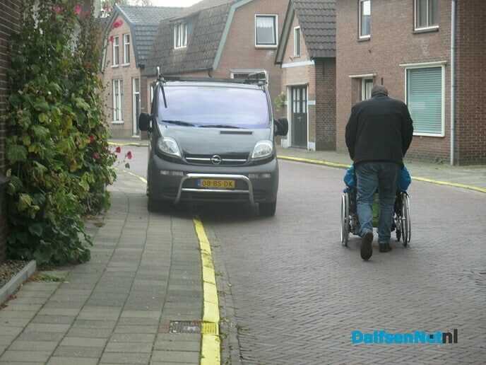 Houd het trottoir vrij - Foto: Ingezonden foto
