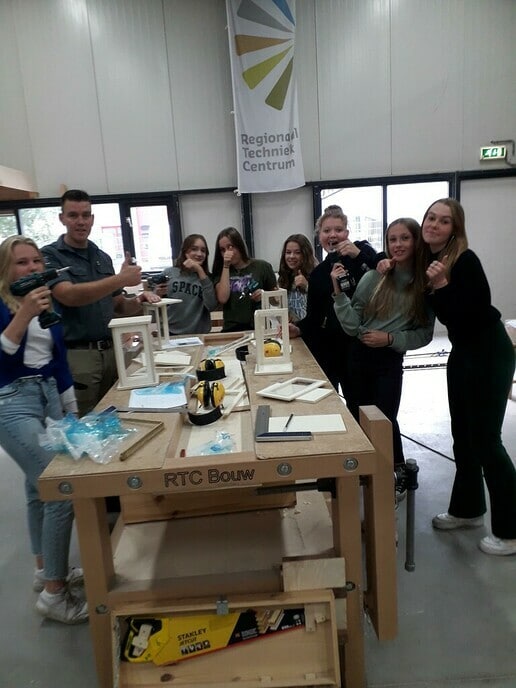  Meiden Agnieten College veroveren de Bouw