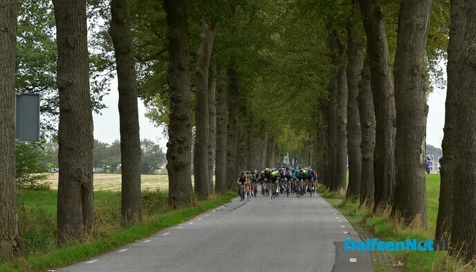 De 61e Ster van Zwolle over de Rechterensedijk Dalfsen - Foto: Johan Bokma