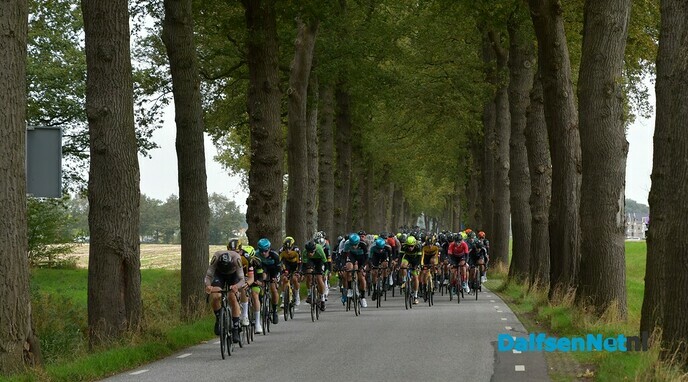 De 61e Ster van Zwolle over de Rechterensedijk Dalfsen - Foto: Johan Bokma