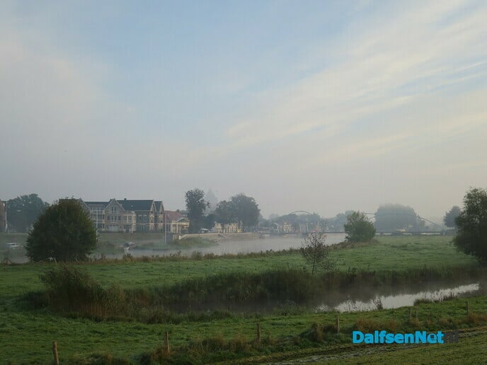 Opkomende zon en plaatselijk vorst - Foto: Wim