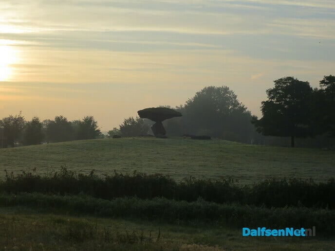 Opkomende zon en plaatselijk vorst - Foto: Wim