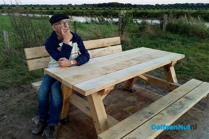 Nieuwe bank langs de Vecht - Foto: Paul Scholten
