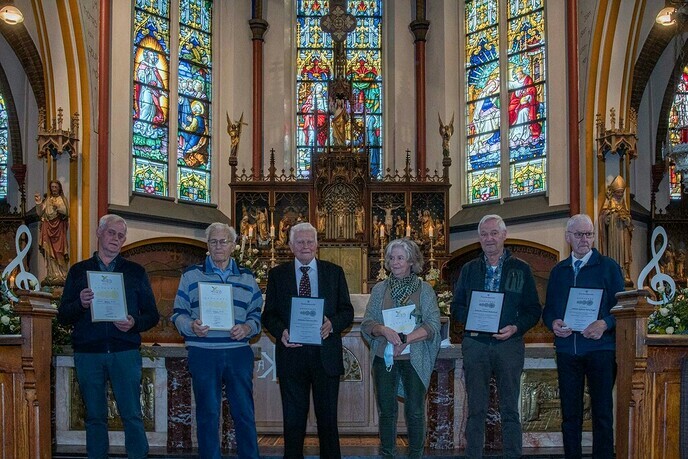Vilsteren mocht zes jubilarissen huldigen - Foto: Ron Feijen
