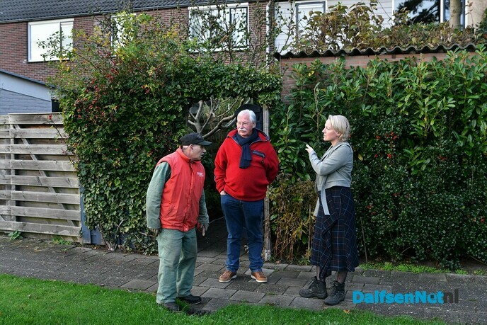 Burgemeester Van Lente neemt kijkje in Oranjebuurt - Foto: Johan Bokma