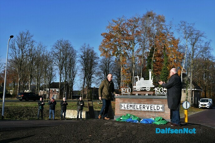 Opening Stationsstraat/Schoolstraat en onthulling kunstwerk Lemelerveld - Foto: Johan Bokma