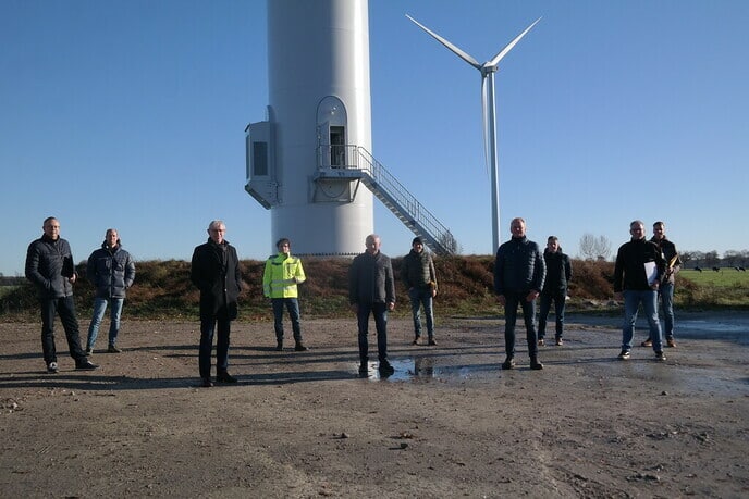 Windmolens officieel overgedragen aan Nieuwleusen Synergie - Foto: Ingezonden foto