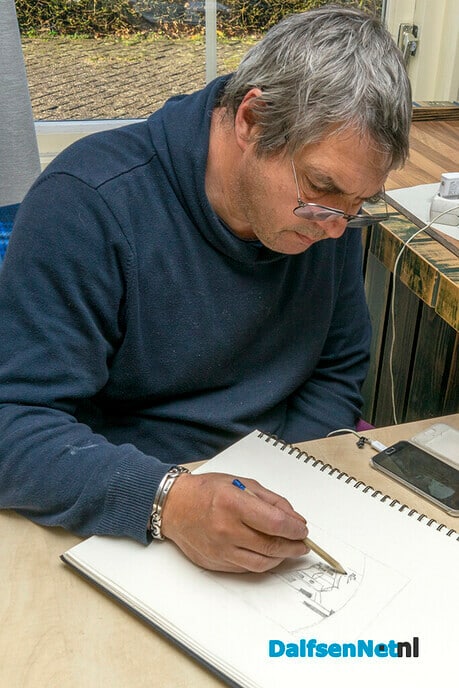 John Hodiamont’s passie is: tekenen - Foto: Paul Scholten