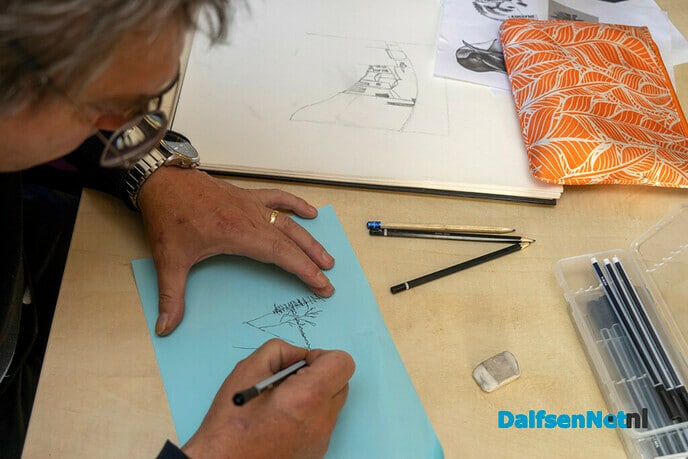 John Hodiamont’s passie is: tekenen - Foto: Paul Scholten