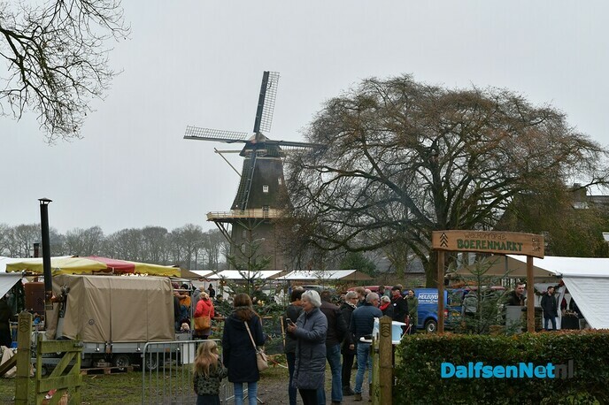 Boerenmarkt Vilsteren in het teken van de kerstsfeer - Foto: Johan Bokma