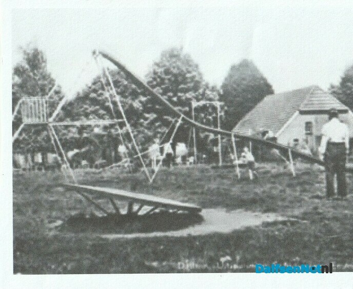 Cafe, kruidenier en bakker Schuurman met speeltuin “Welgelegen” in Emmen - Foto: Wim