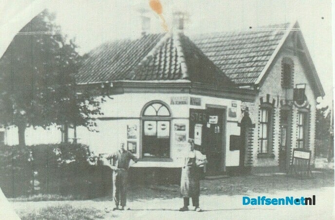 Cafe, kruidenier en bakker Schuurman met speeltuin “Welgelegen” in Emmen - Foto: Wim