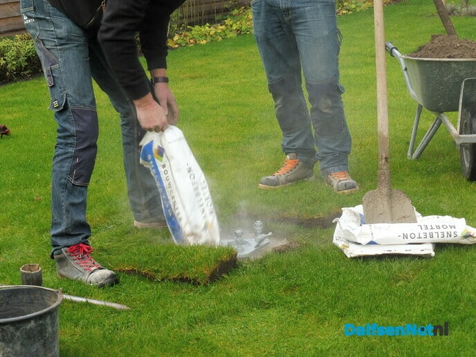 Pniel gebouw voorzien van vlaggemast - Foto: Ingezonden foto