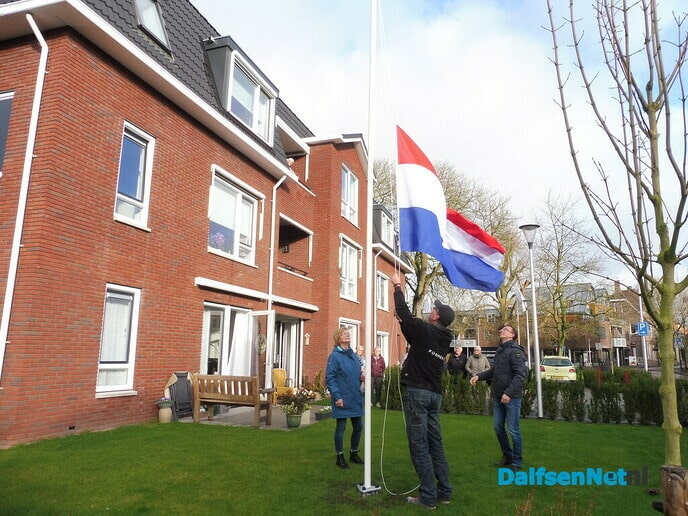 Pniel gebouw voorzien van vlaggemast - Foto: Ingezonden foto