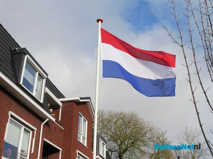 Pniel gebouw voorzien van vlaggemast - Foto: Ingezonden foto