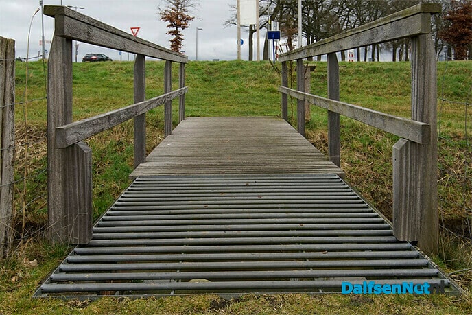 Vernielingen bij rotonde Poppenallee/Stationsweg - Foto: Paul Scholten