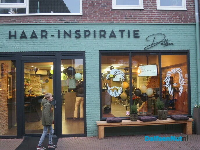 Kapsalon Haar-Inspiratie officieel geopend - Foto: Wim
