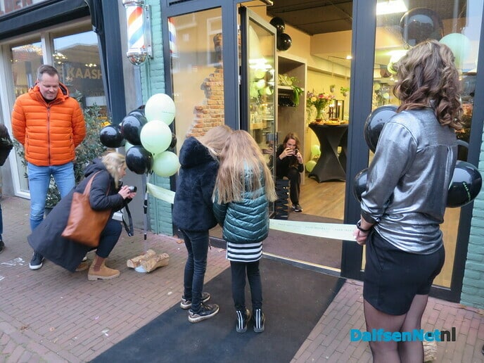 Kapsalon Haar-Inspiratie officieel geopend - Foto: Wim
