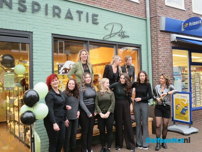 Kapsalon Haar-Inspiratie officieel geopend - Foto: Wim