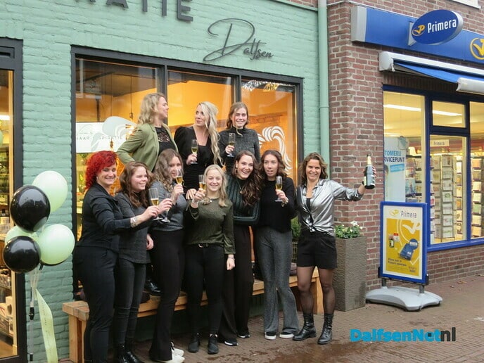 Kapsalon Haar-Inspiratie officieel geopend - Foto: Wim