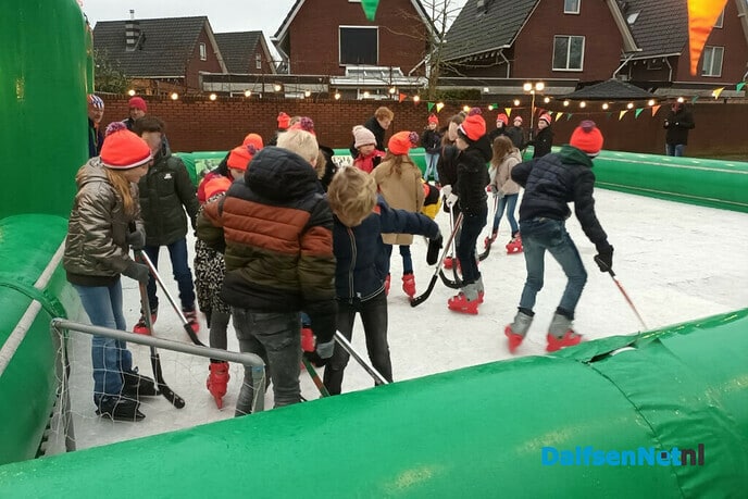 Scholieren schaatsen voor het goede doel - Foto: Ingezonden foto
