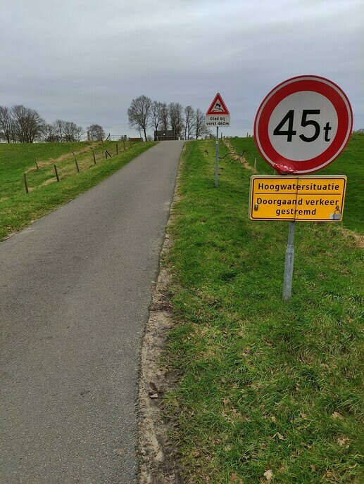 Drukke fietssnelweg (!) naar Zwolle weer gestremd - Foto: Ingezonden foto