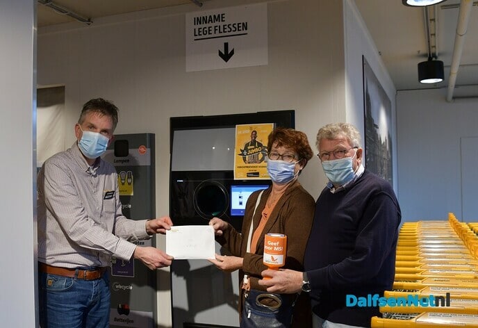 Emballage box bij Jumbo Kamphuis brengt €887,85 op voor het MS-fonds - Foto: Johan Bokma