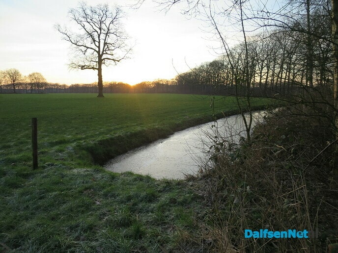 Lichte vorst en een mooi opkomende zon - Foto: Wim