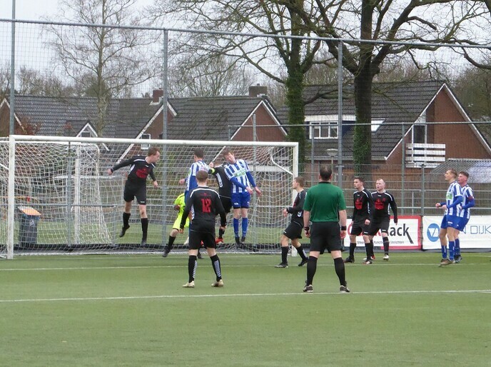 USV komt langszij tegen VENO - Foto: Ingezonden foto