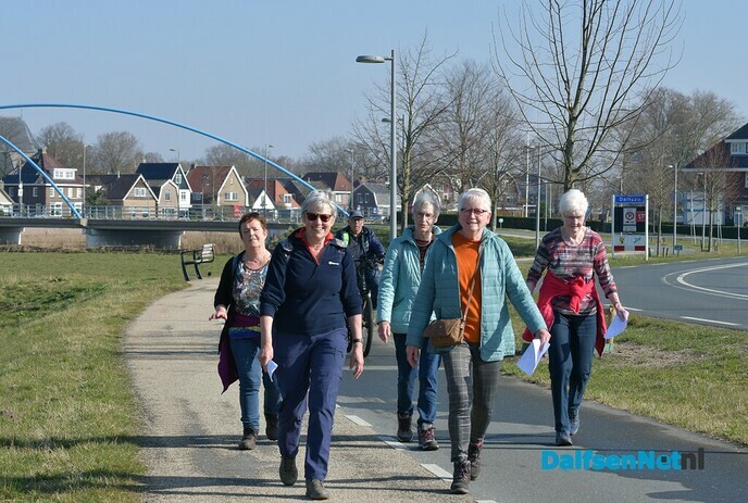 Vrouwen van Nu aan de wandel - Foto: Johan Bokma