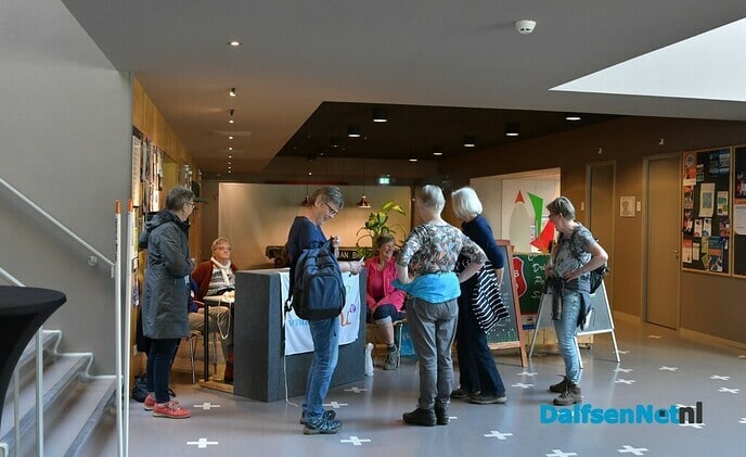 Vrouwen van Nu aan de wandel - Foto: Johan Bokma