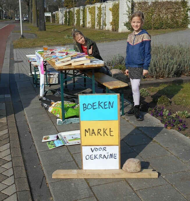 Boekenmarkt aan de Wilhelminastraat voor Oekraine